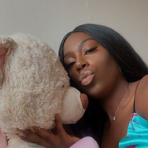 Meet your Posher, Alicia